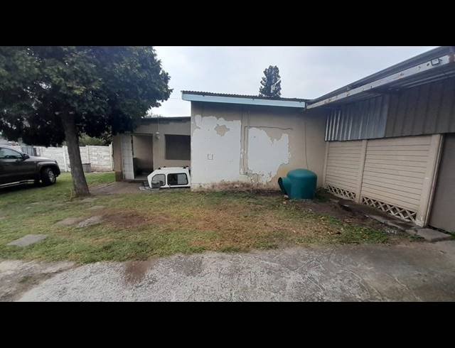 4 BEDROOM HOUSE FOR SALE IN KEMPTON PARK WEST